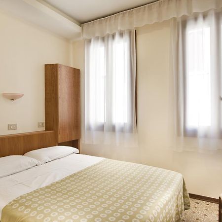 Hotel San Fantin Veneţia Cameră foto
