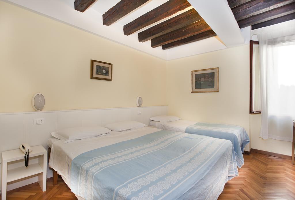 Hotel San Fantin Veneţia Cameră foto